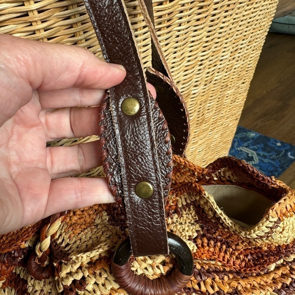 Flora Bella Anthropologie Raffia Leather Strap Shoulder Bag Detailed Pom Poms - Picture 4 of 12